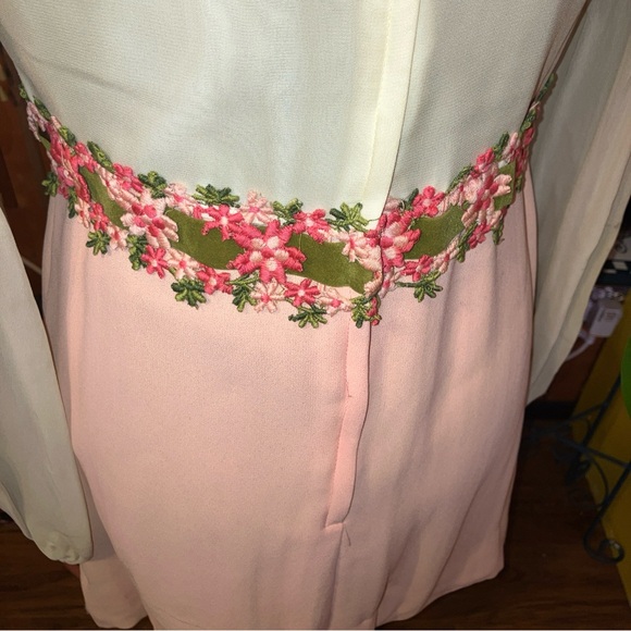 Vintage 1970s XS women’s lace floral embroidered pink & cream long sleeve dress - Picture 6 of 10
